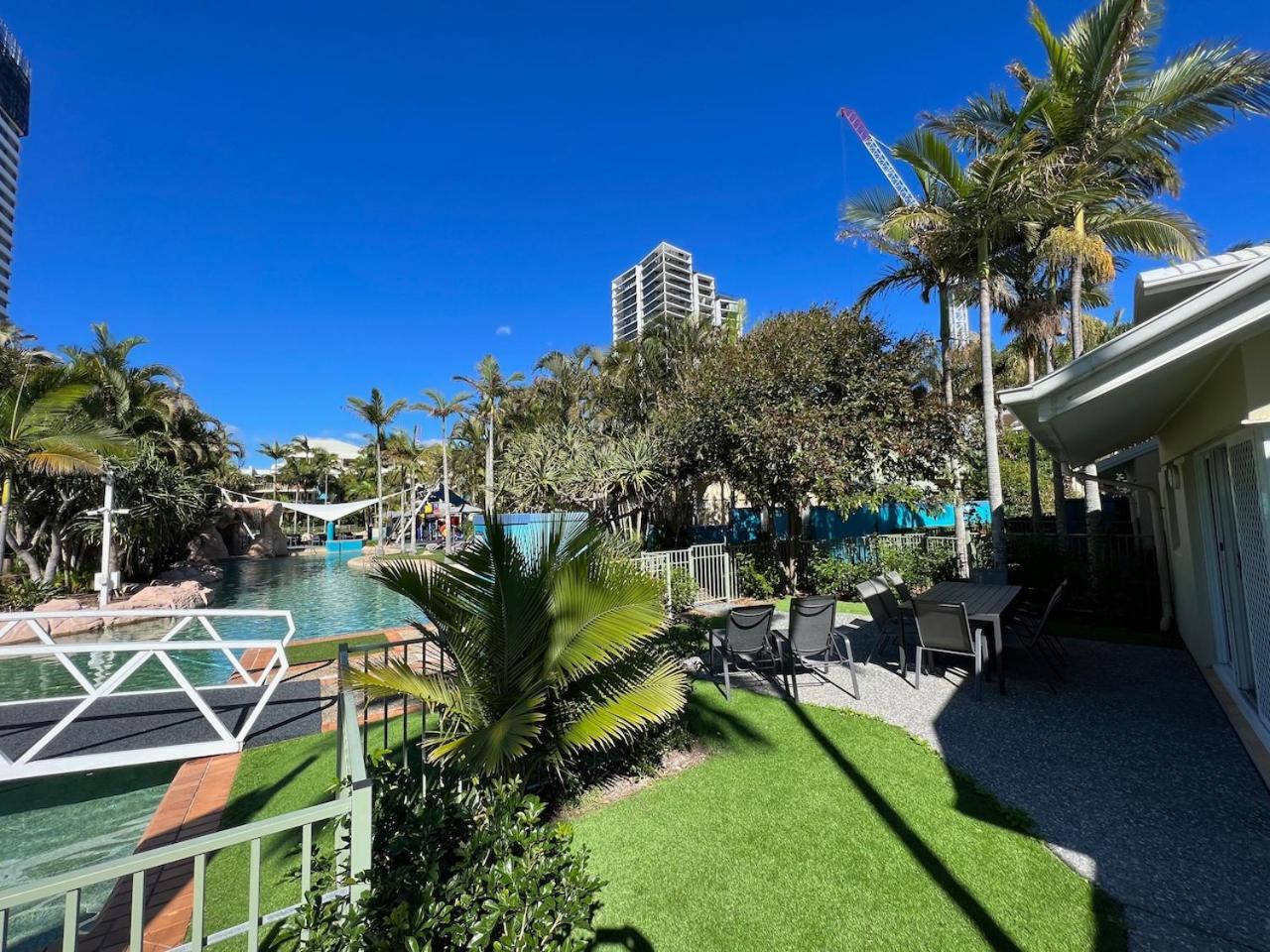 Apartment Poolside Villa, Direct Access #45 *