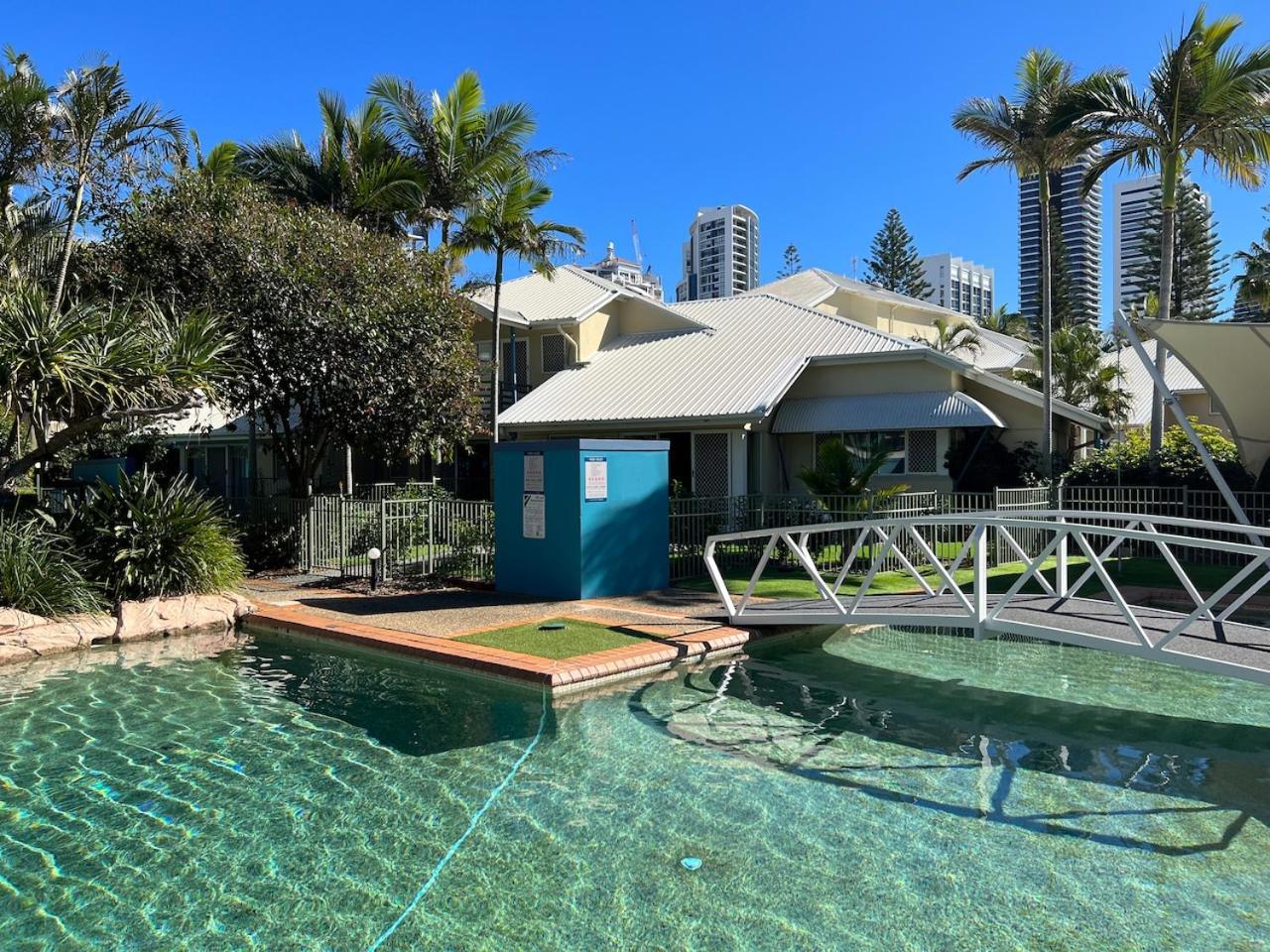 Poolside Villa, Direct Access #45 Gold Coast